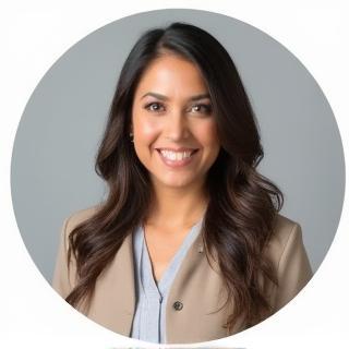 Headshot of Carolina Mendes, Product and Retouching Specialist at Studio Luz e Cor